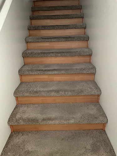 stairs-before-new-flooring